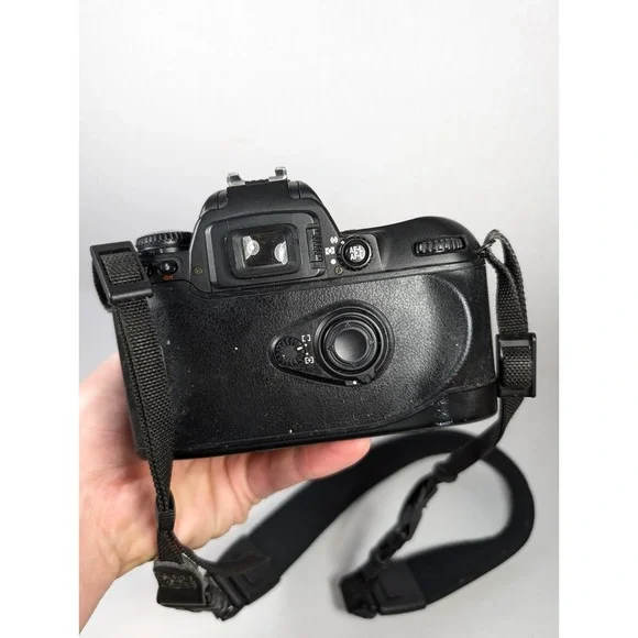 Nikon N80 35mm Film Camera AS-IS UNTESTED Body & Lens - Picture 9 of 13